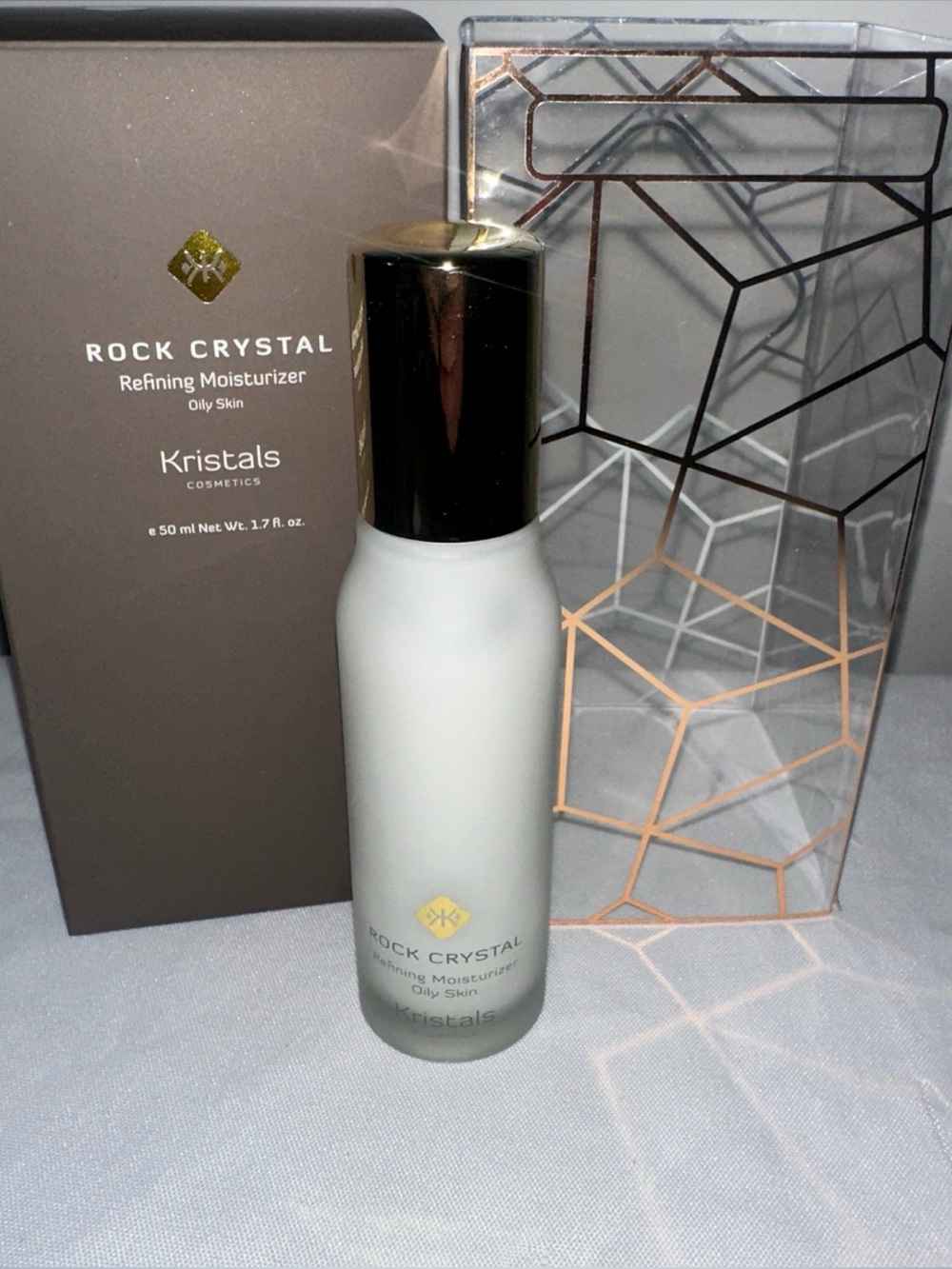 Rock Crystal Refining Moisturizer for Oily Skin - White